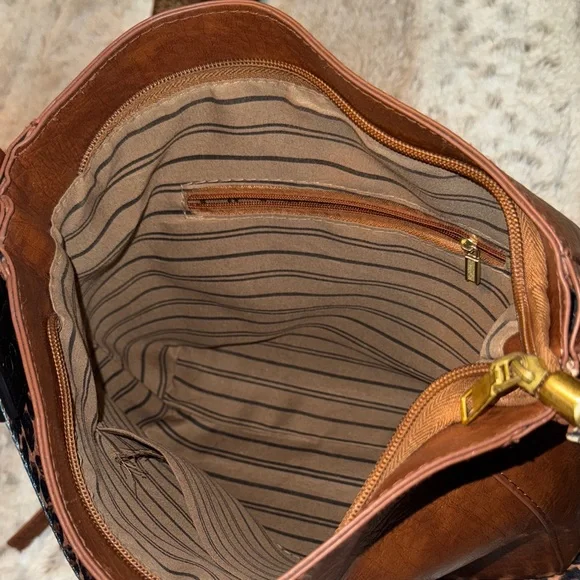 Elegant Brown Leather Shoulder Bag - Picture 6 of 6